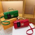 thumbnail image 2 of Bolsos de mujer de gran venta 2025, nuevo estilo, bolsos de mano con asa rígida, bolsos tipo mensajero, bolsos de diseño exclusivo., 2 of 5