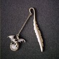 thumbnail image 3 of Marcadores de metal que brillan en la oscuridad, retro, pluma, dragón, gancho luminoso, hermosos y divertidos marcadores luminosos de aleación, únicos, geniales, para niñas, hombres, adultos, niños, regalo para amantes de los libros brillar Electrónica, 3 of 5
