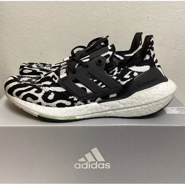 Adi-das ULTRABOOST 22 ( BLACK/WHITE ) ( SNEAKERS/RUNNING SHOES ) SIZE 8.5 GX6300