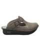 thumbnail image 2 of Zueco Alegria Classic de piel de gamuza marrón para mujer, 13 m, 2 of 7
