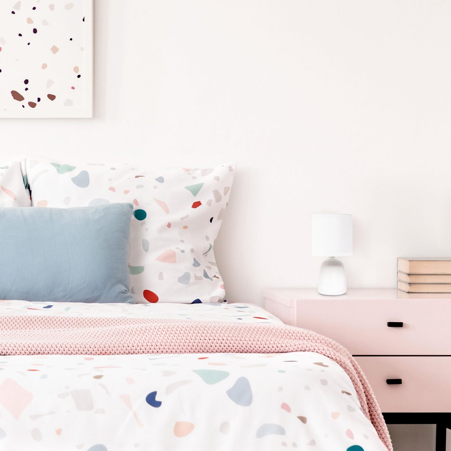 Simple Designs 10.04" Tall Traditional Ceramic Thimble Base Bedside Table Desk Lamp with Matching Fabric Shade for Home Decor, Nightstand, Bedroom, Living Room, Entryway, Office, Black