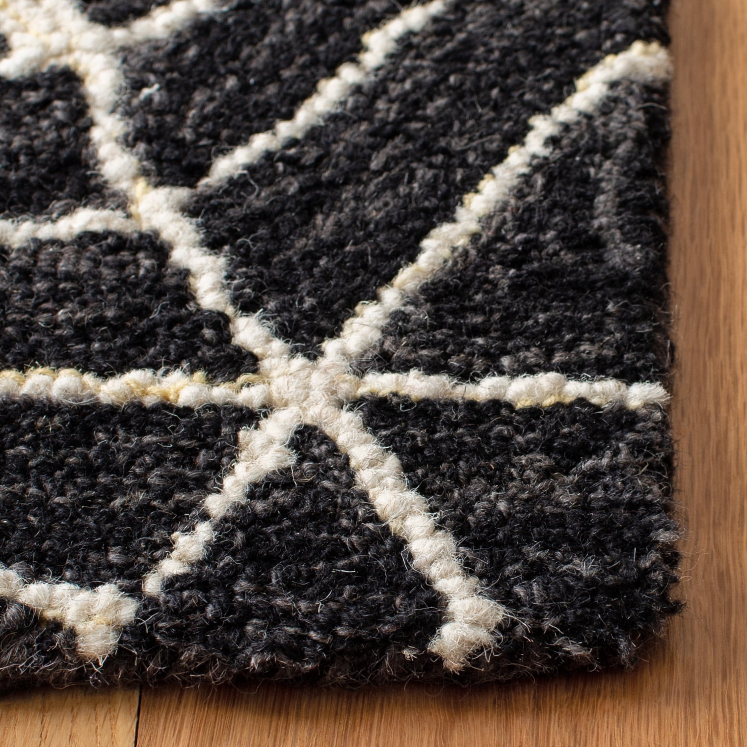 SAFAVIEH Micro-Loop Carver Geometric Area Rug, Charcoal/Ivory, 5' x 5' Square