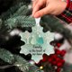 thumbnail image 5 of Adornos navideños, adornos navideños, regalos navideños, adorno de vidrio marino en forma de copo de nieve, adorno de amistad, adorno de vidrio marino hecho a mano, recuerdo de copo de nieve de la ami, 5 of 5