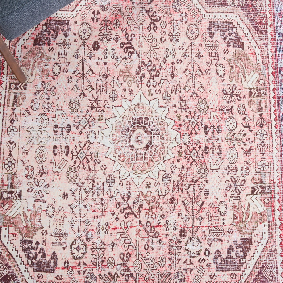 SAFAVIEH Tucson Crane Traditional Machine Washable Area Rug, 5' x 8', Beige/Red