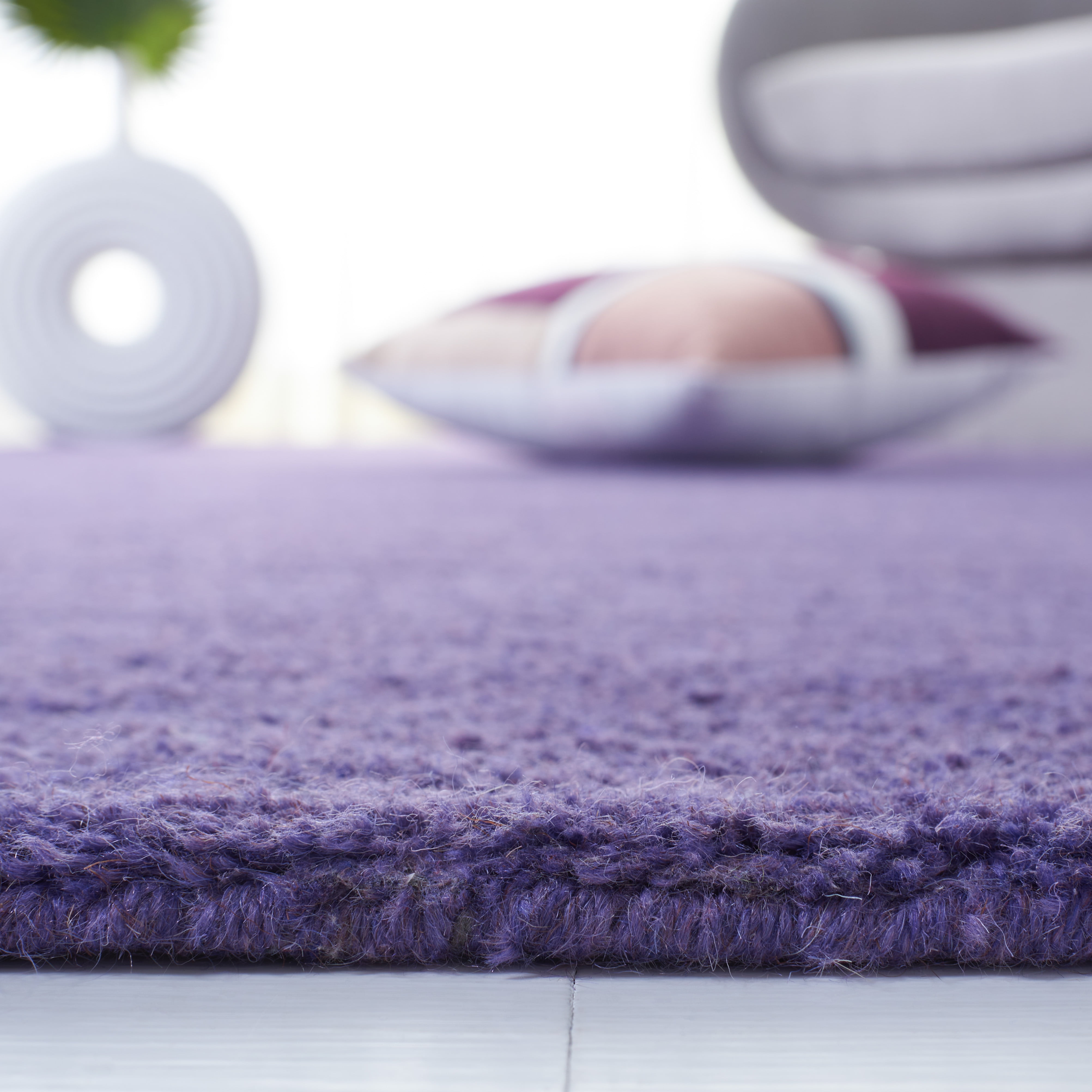 SAFAVIEH Himalaya Rachelle Solid Wool Area Rug, Purple, 4' x 4' Round