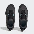 thumbnail image 3 of Zapatilla adidas Terrex AX4 para mujer, color negro, gris y tono menta, 3 of 9