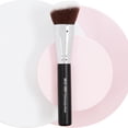 thumbnail image 4 of Blush Brush Beauty Junkees, cerdas sintéticas angulares tipo kabuki, 4 of 9
