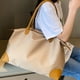 thumbnail image 5 of Bolsa de viaje tipo tote para mujer con funda para carrito y bolsillo impermeable | Bolsa de gimnasio impermeable para entrenar y llevar contigo | Diseño multicompartimento para portátil de 15,6" |, 5 of 8