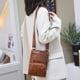 thumbnail image 1 of Bolso de hombro de moda multicapa para mujer, bolso de mano de cuero suave de gran capacidad, bolsa de almacenamiento versátil, 20x18x5cm, negro/marrón, poliuretano, ideal para trabajar, viajar, 1 of 7