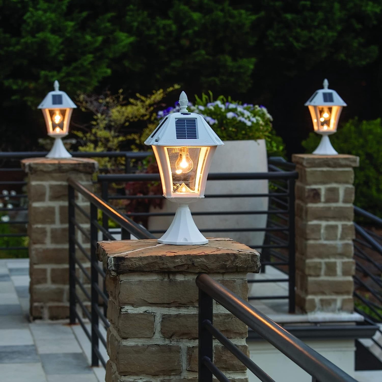 Baytown II Bulb Solar Light with GS Light Bulb- Wall/Pier/3" Fitter Mounts -White