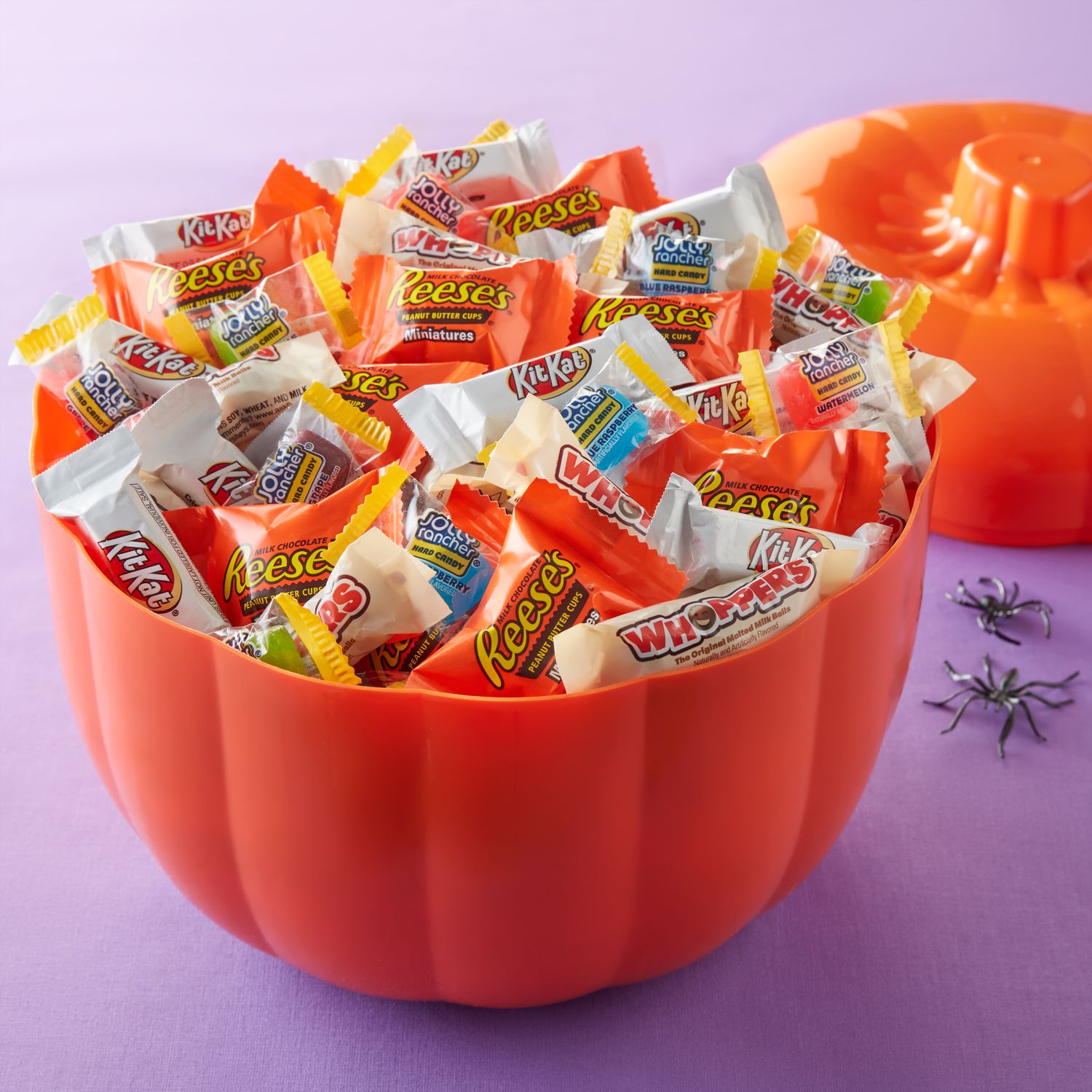 Hershey, Miniatures Halloween Assortment Chocolate, White Creme and Sweets Assortment Candy, Halloween, 37.4 oz, Plastic Pumpkin Candy Bowl (160 Pieces) - image 5 of 6