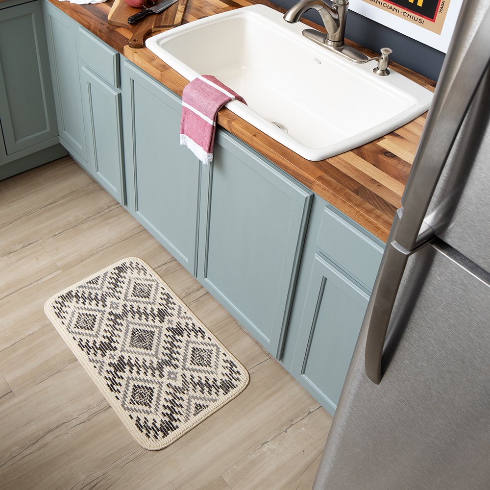 Mainstays Natures Trend Aztec Indoor Kitchen Rug, Black and White, 18