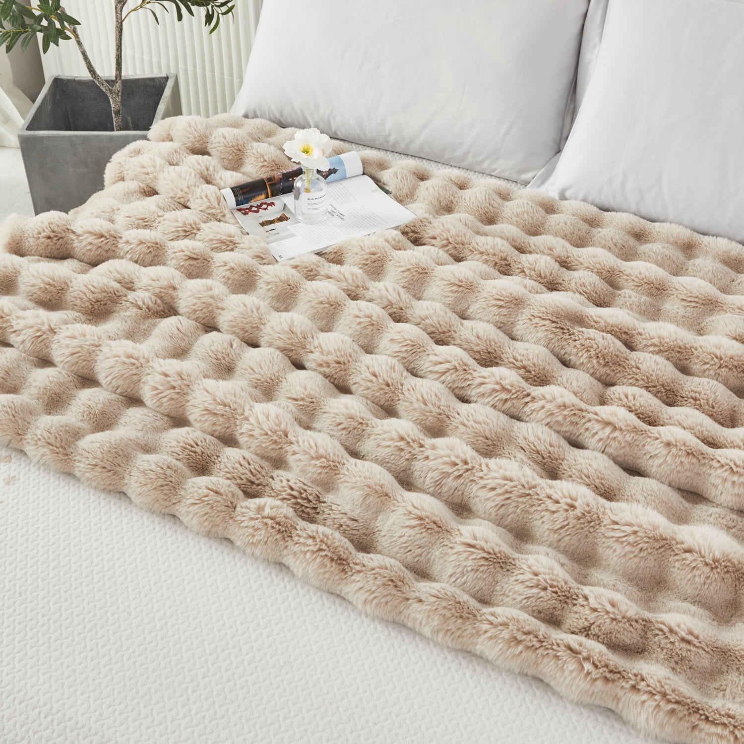 URBONUR Taupe Faux Rabbit Fur Bubble Throw Blankets for Couch Bed Sofa, Soft Warm Thick Throws and Blankets, Fluffy Fuzzy Plush Throw Blankets 51×63 Inches
