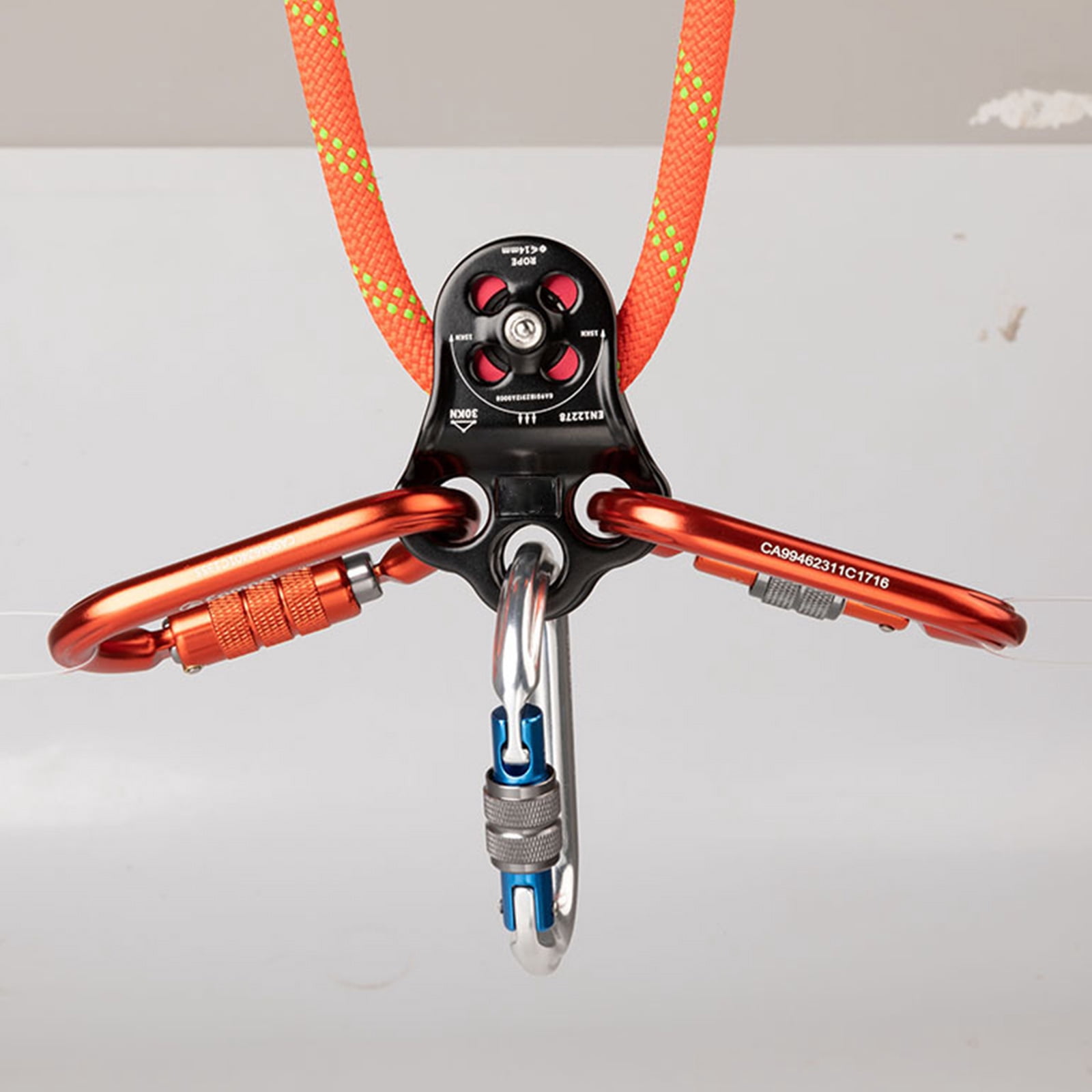 Safety Locking Pulley Climbing Belays Device Suitable for Secure Play Outdoor Environment with Aluminum Alloy Texture