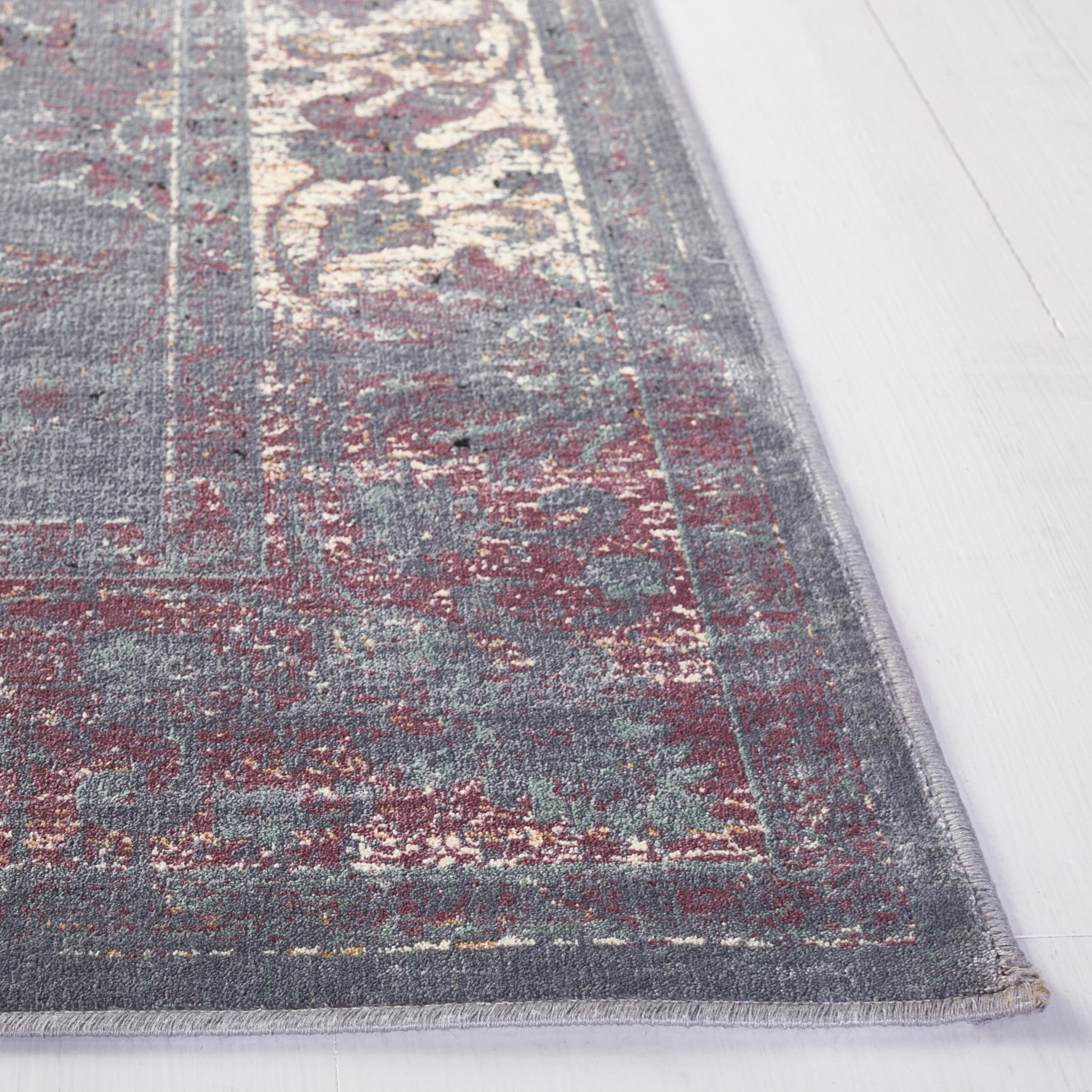 SAFAVIEH Vintage Jaxon Bordered Area Rug, Grey/Multi, 2'7" x 4'