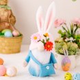 thumbnail image 1 of Adornos de Pascua Sombrero de flores Muñeco de conejo sosteniendo un rábano Adornos de muñeca sin cara, 1 of 6