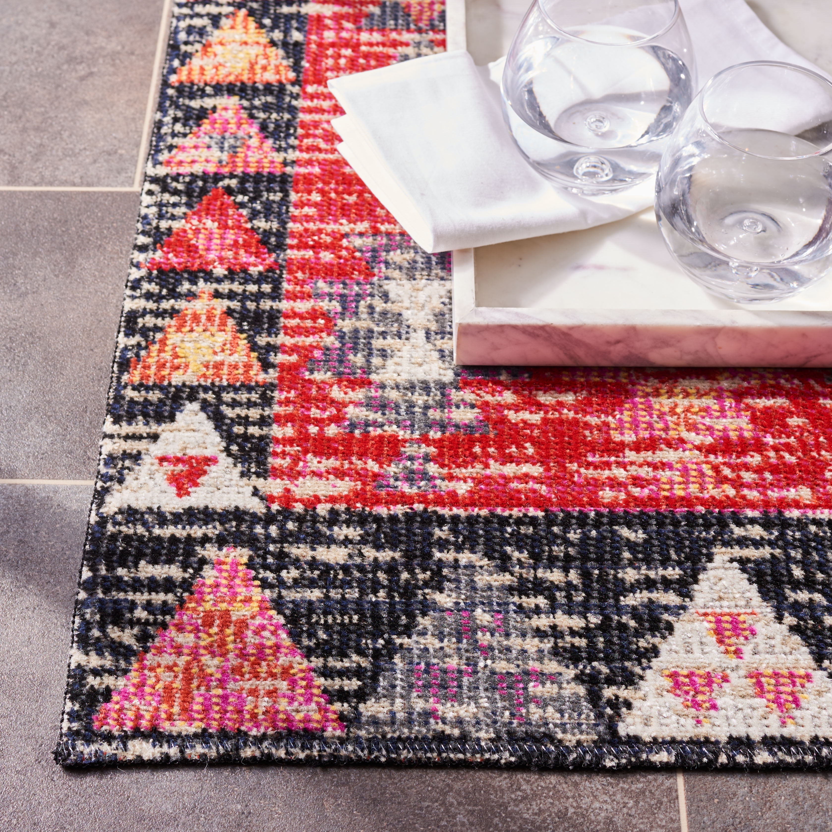 SAFAVIEH Montage Andreas Geometric Indoor/Outdoor Area Rug, Pink/Black, 6'7" x 6'7" Square