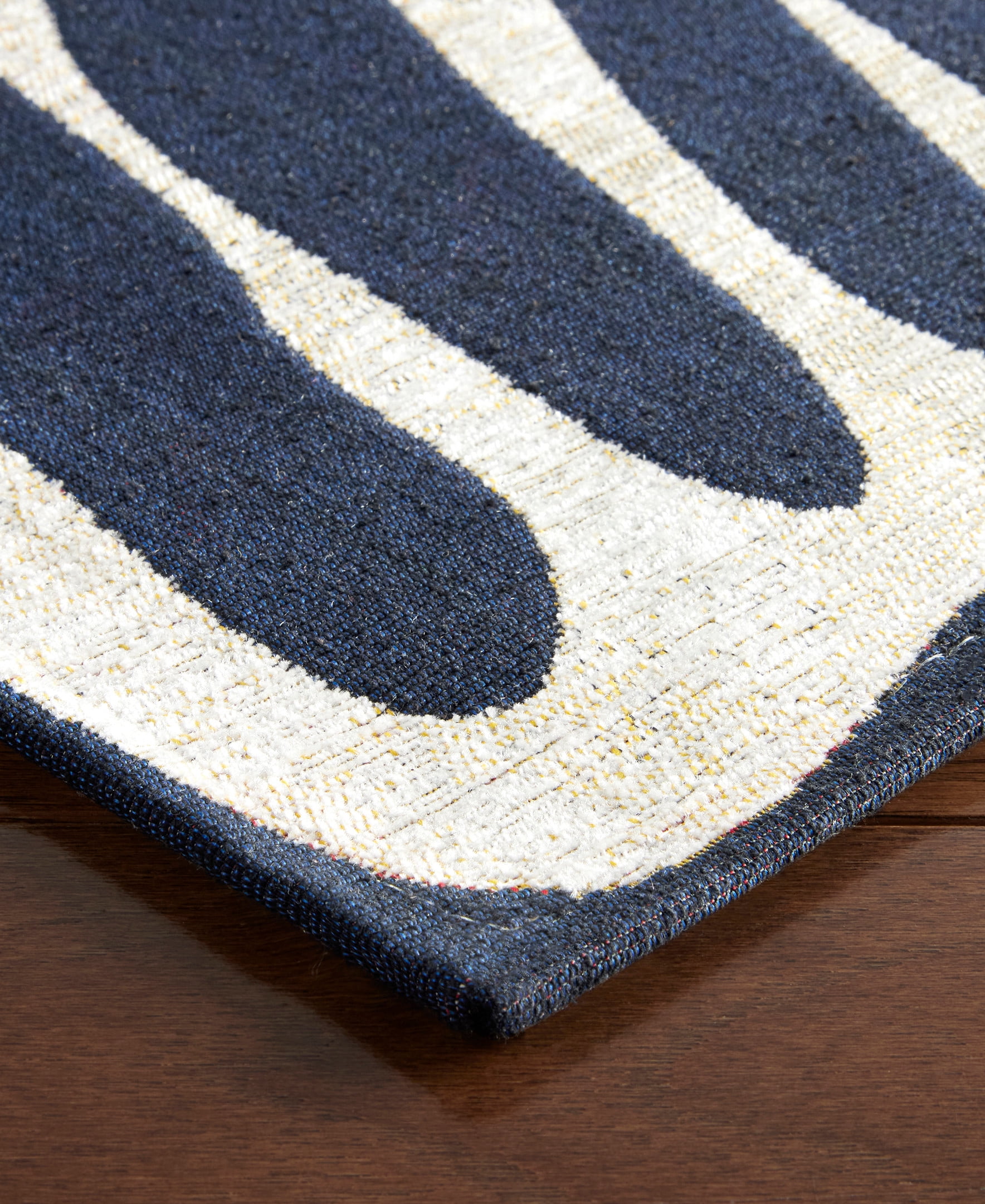 TOWN & COUNTRY LUXE Livie Matisse Cutout Everwash® Washable Multi-Use Decorative Rug, Kitchen Runner Rug, Low-Profile Door Mat, Bedroom Rug and Dorm Room Rug with Non-Slip Backing, Navy Blue, 24"x72"