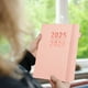 thumbnail image 1 of Agenda en inglés para gestión del tiempo | Cuaderno planificador semanal con calendario con cierre de cremallera | Manual de eficiencia para 365 días | Organizador para productividad | 1 pieza, 1 of 6
