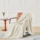 thumbnail image 3 of Manta CYMULA Super Soft Twin Talla Beige 152 x 203 cm, 3 of 8