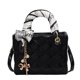 thumbnail image 1 of Bolso pequeño de alta gama con forma de diamante en relieve para mujer, nuevo bolso de mano de la Princesa Diana, bolso cruzado versátil con personalidad de moda, 2025, 1 of 5