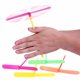 thumbnail image 1 of Hélice de libélula de bambú de plástico para bebés y niños, juguete al aire libre, juguetes clásicos nostálgicos, flechas voladoras, novedad, 5/10 piezas, 1 of 3