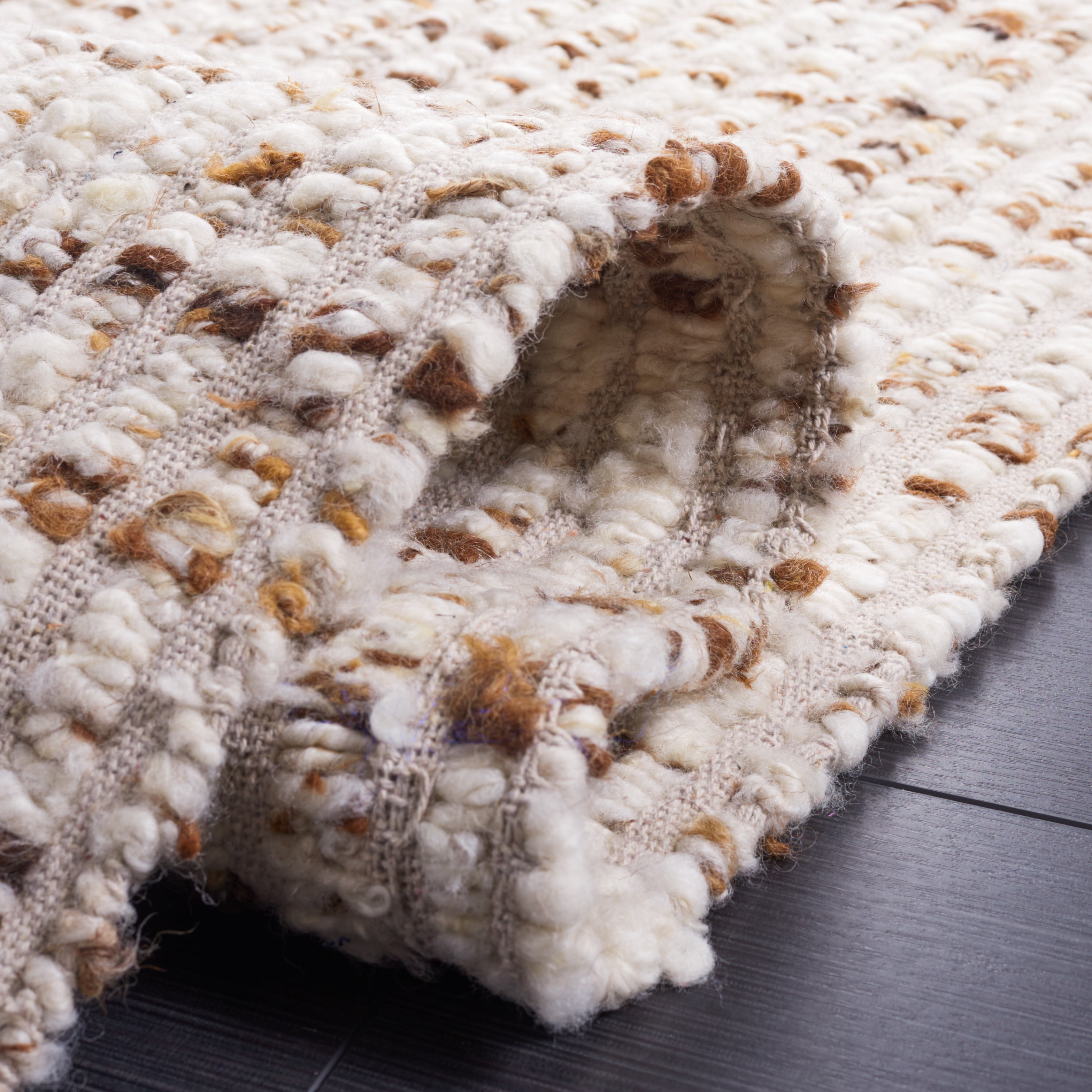 SAFAVIEH Natura Edith Distressed Area Rug, Ivory/Beige, 4' x 6'