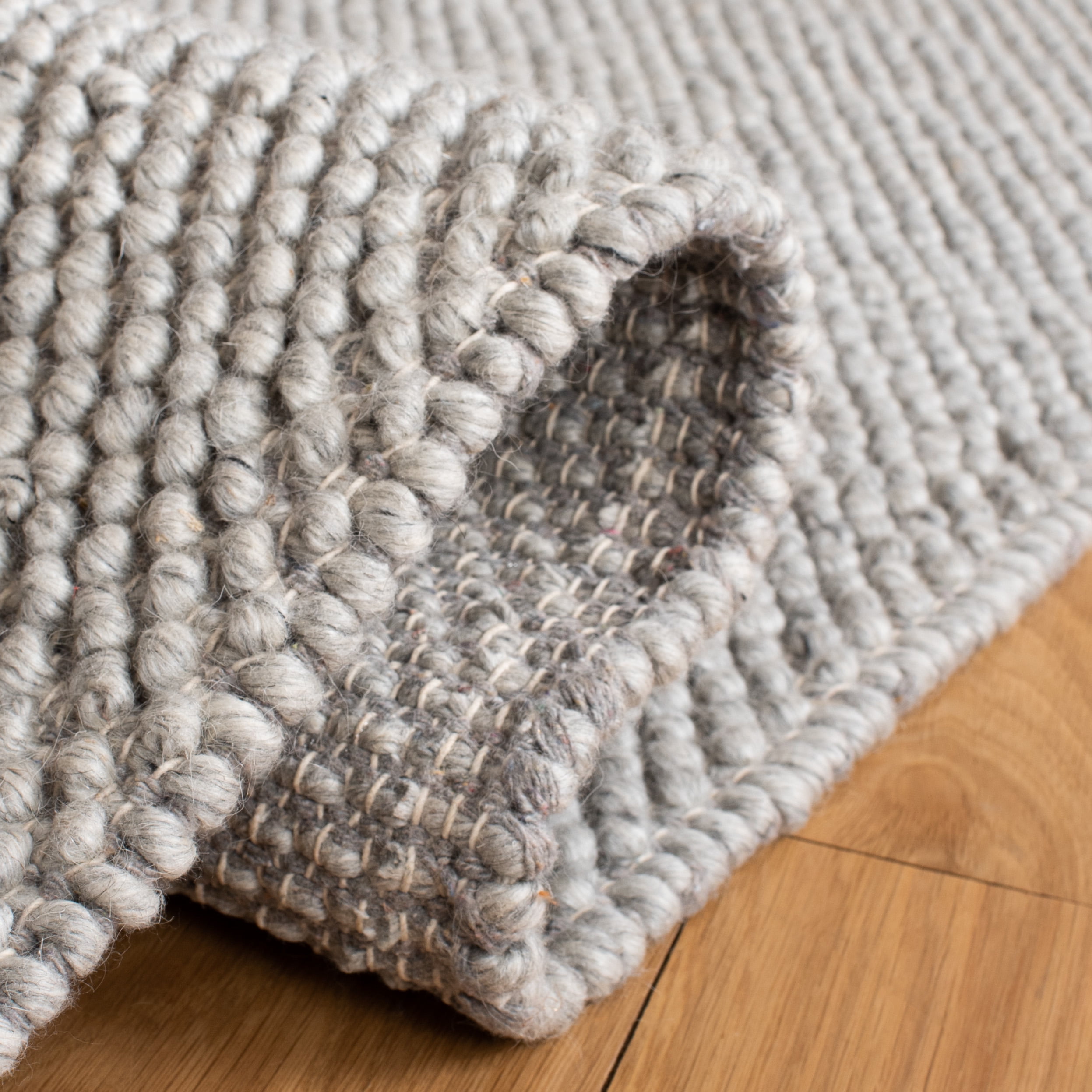 SAFAVIEH Natura Willoughby Distressed Area Rug, Silver, 5' x 8'