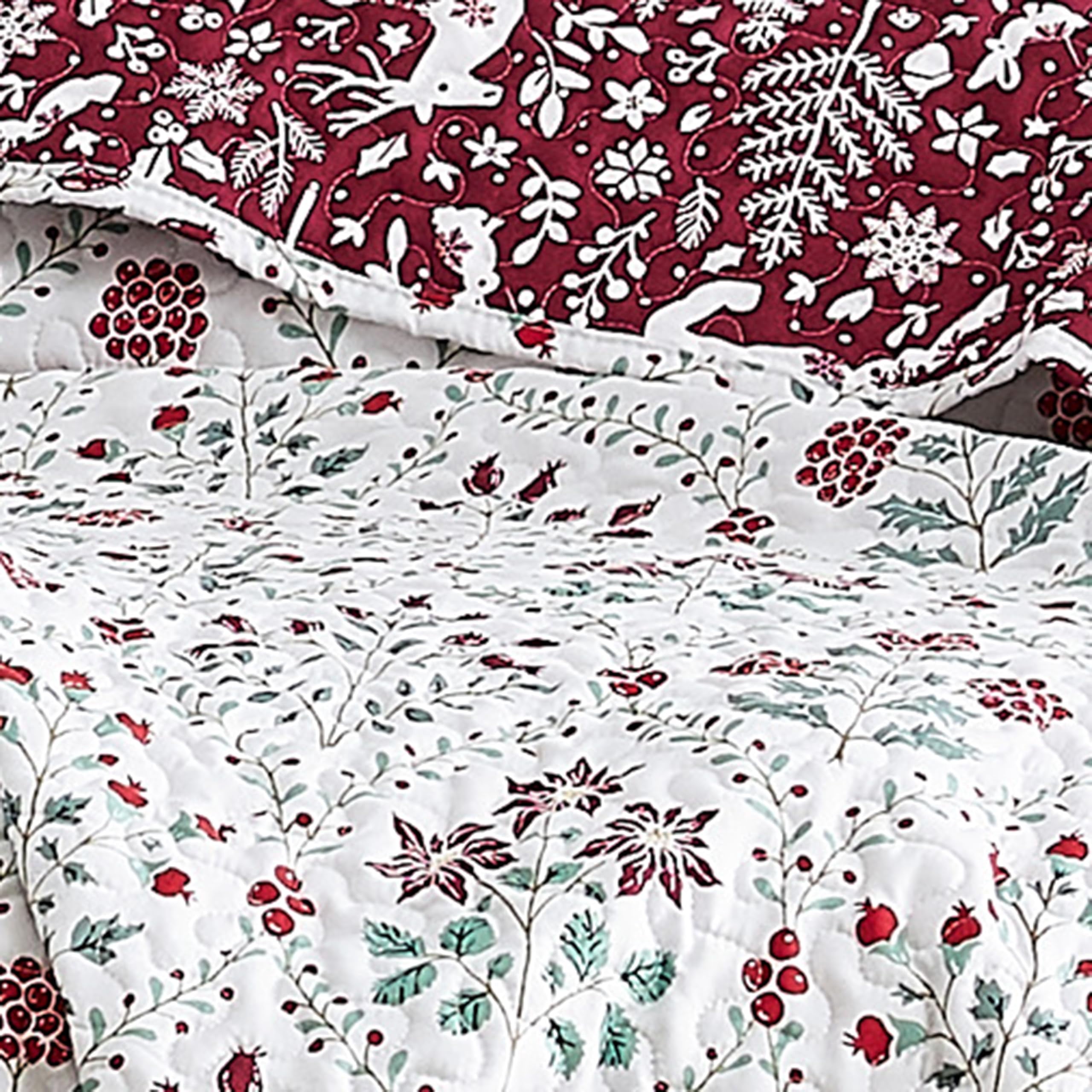 Southshore Fine Living, Inc. Red Christmas Quilt Set, King Size w/ Pillow Shams, Vintage Red & Cream