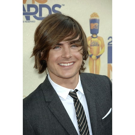 Zac Efron At Arrivals For 2009 Mtv Movie Awards - Arrivals Gibson Amphitheatre At Universal CityWalk Los Angeles Ca May 31 2009 Photo By Michael GermanaEverett Collection