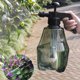thumbnail image 4 of Riego de jardín de 1,5 l, rociador de jardín descubierto, rociador de flores, regadera de caño largo, rociadores de plantas, 4 of 7