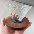 thumbnail image 1 of V60 Verter sobre el goteador de café Verter sobre la cafetera con base de madera de nogal negro para el hogar Café Restaurantes Liviano Fácil de usar Soledad Tazas de café con fugas, 1 of 10