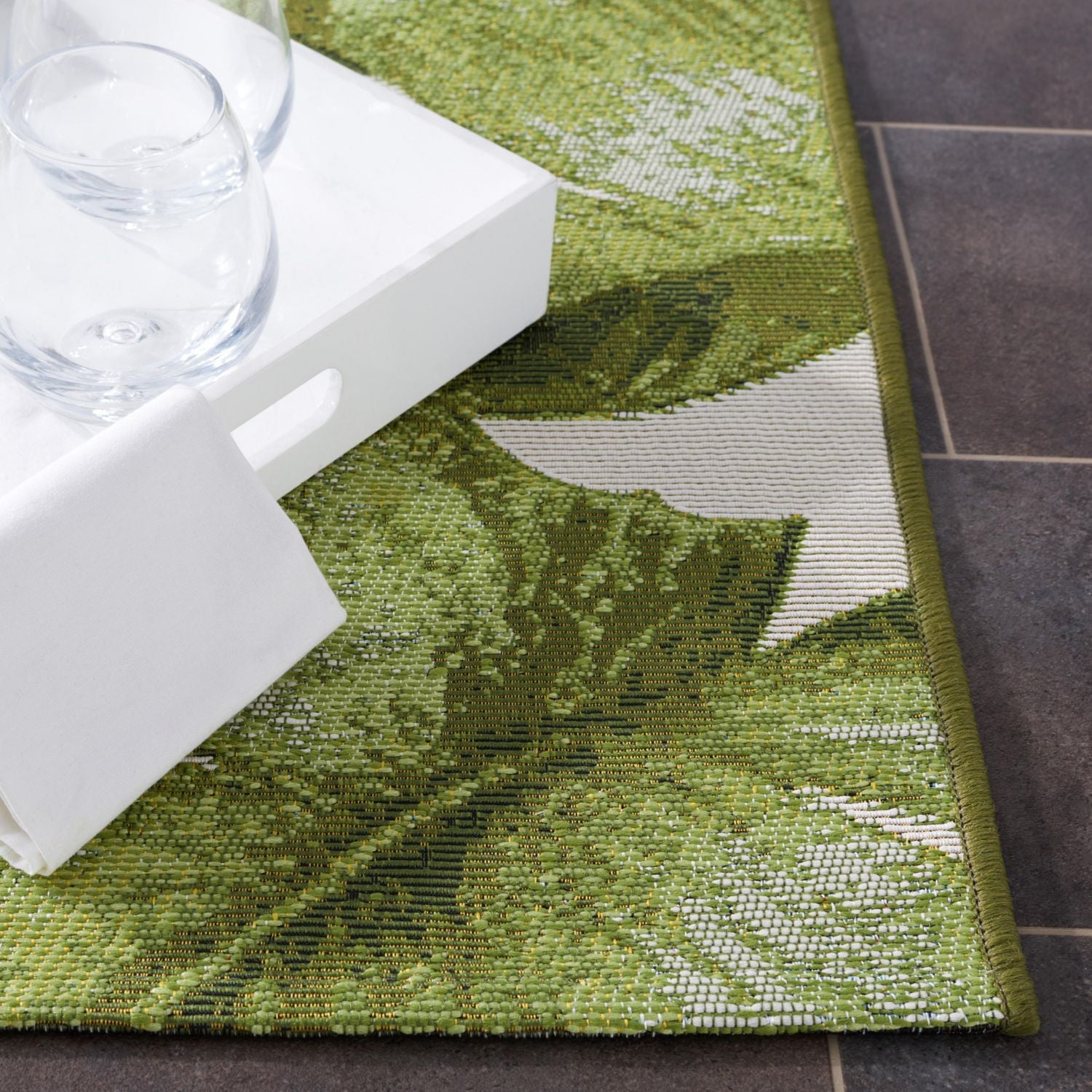 SAFAVIEH Barbados Igor Botanical Indoor/Outdoor Area Rug