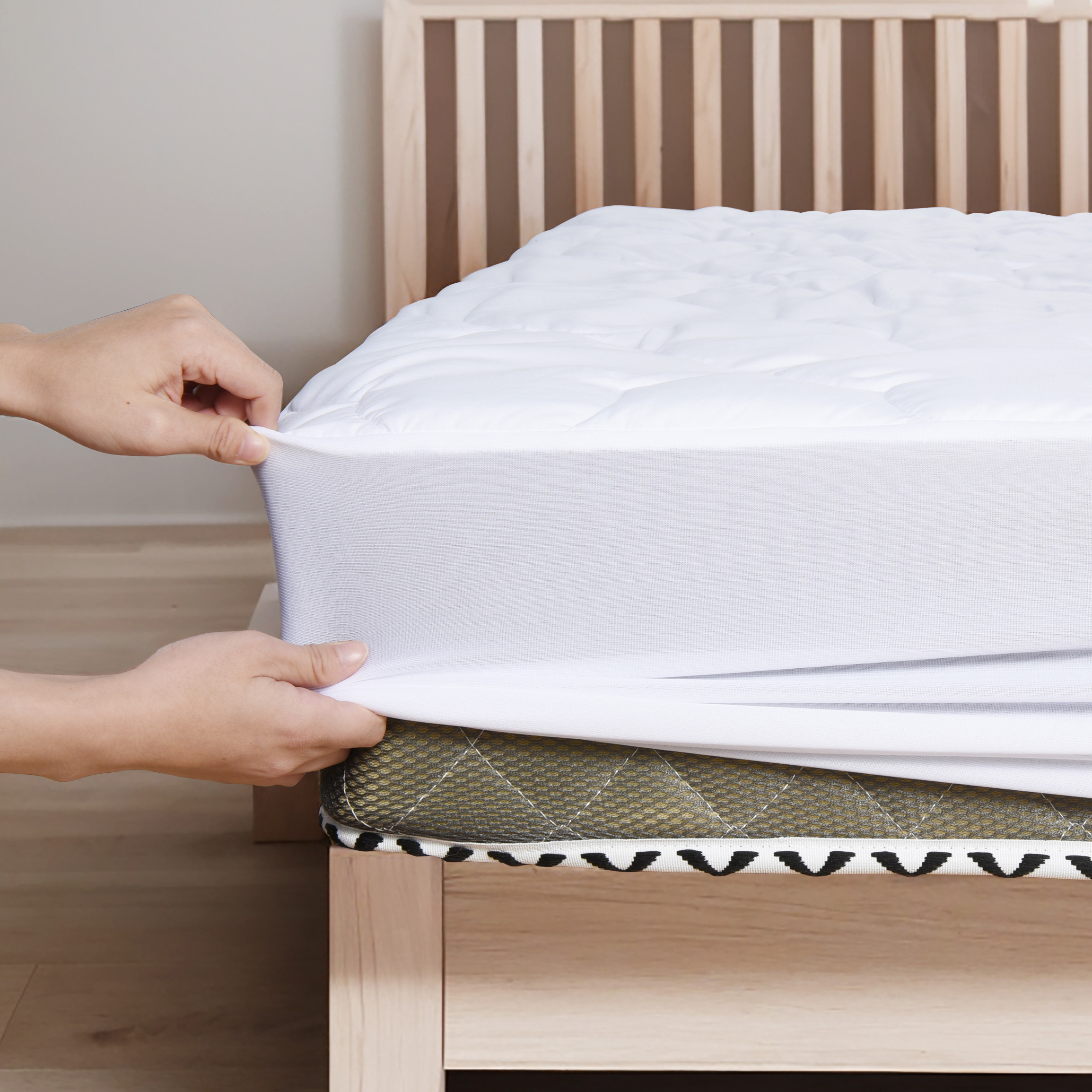 HIG White Quilted Fitted Mattress Pad, Elastic Fitted Mattress Cover Protector with Deep Pocket Fits 8-21 inch Mattress,Soft Breathable Down Alternative Bed Protector, 60x80 Inches