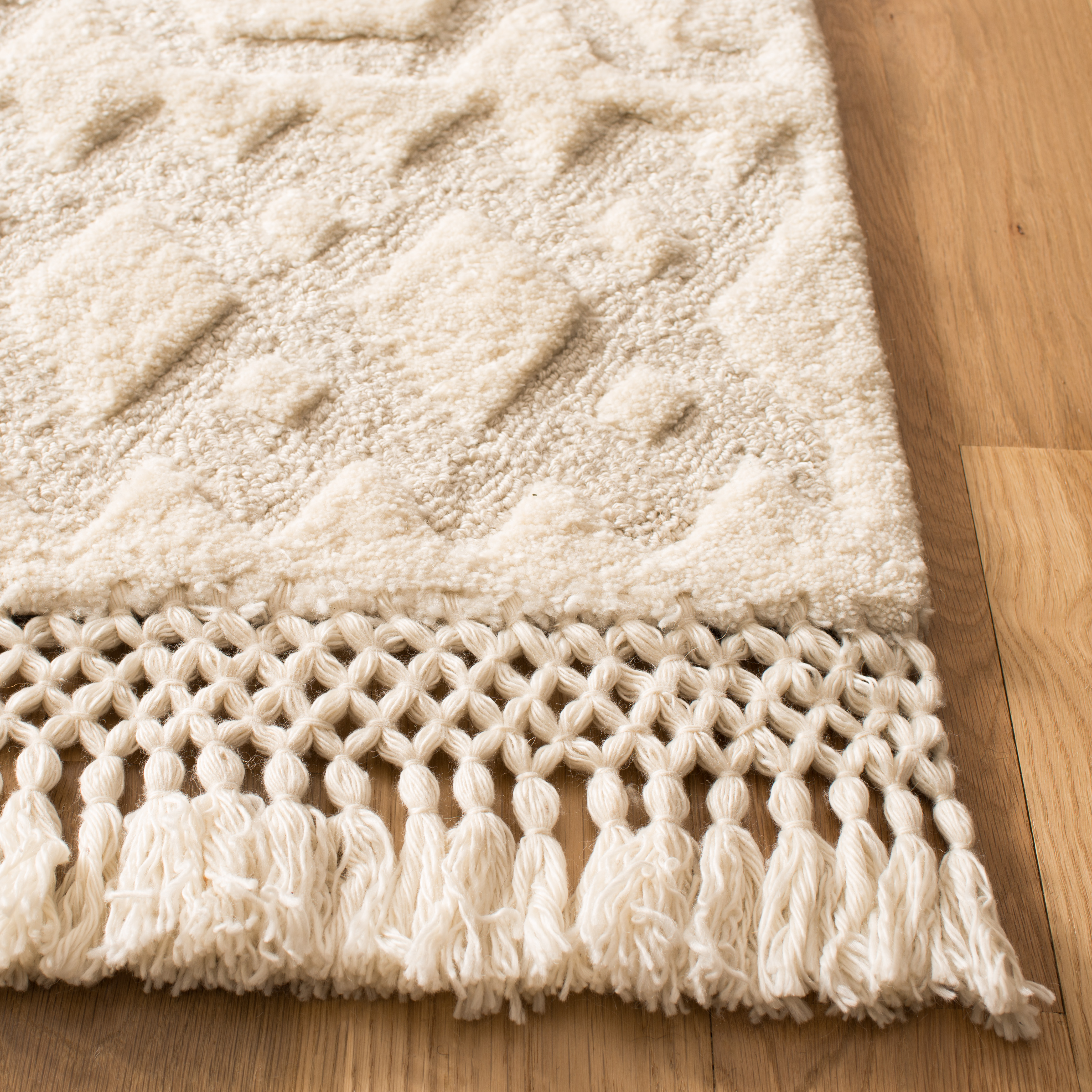 SAFAVIEH Casablanca Rordan Geometric Diamonds Shag Runner Rug, Ivory, 2'3" x 8'