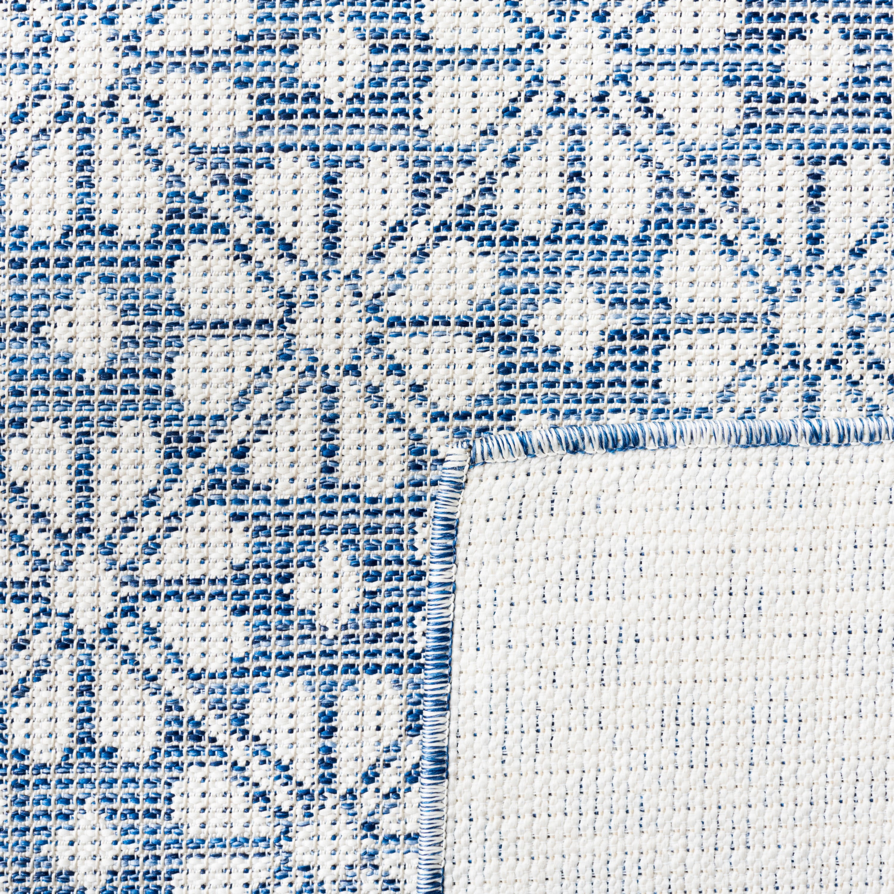 SAFAVIEH Martha Stewart Hampton Diamond Indoor/Outdoor Area Rug, Navy/Ivory, 6'5" x 6'5" Round