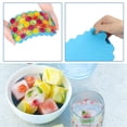 thumbnail image 4 of Paquete de 3 bandejas para cubitos de hielo, moldes para cubitos de hielo con forma de panal de silicona con tapas para whisky y cócteles, 4 of 5
