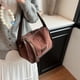 thumbnail image 2 of Bolso para Las Axilas Bandolera Maillard Sillín Mate Vintage en Commuter (Café), 2 of 9