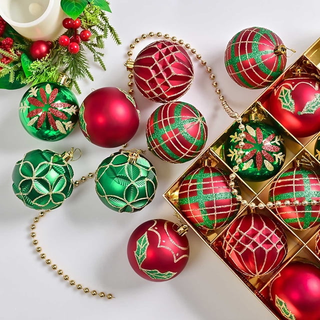 Un conjunto de 16 bolas navideñas galvanizadas de colores navideños.