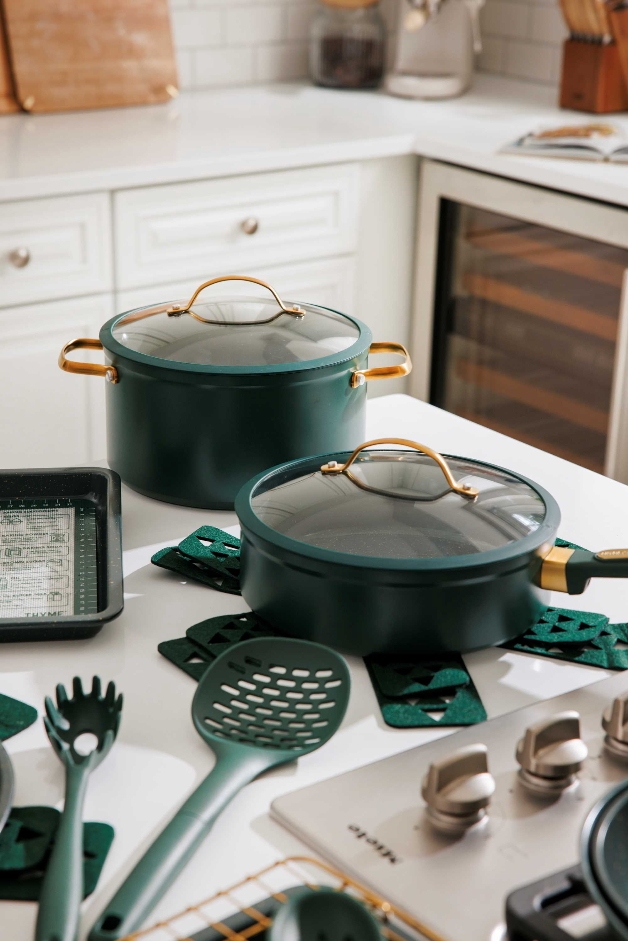 Thyme & Table 32-Piece Aluminum Cookware Set - Green
