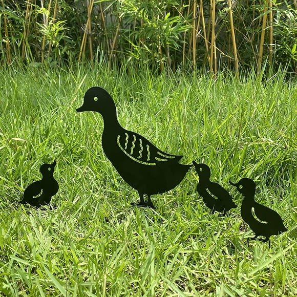 Set of 4 Metal Garden Duck Decoration,Ducks Family Garden Stakes,Iron Animals Shaped Yard Farmhouse Decor Outdoor Black Ducks Silhouette for Art Backyard Ornaments and Lawn Accessories