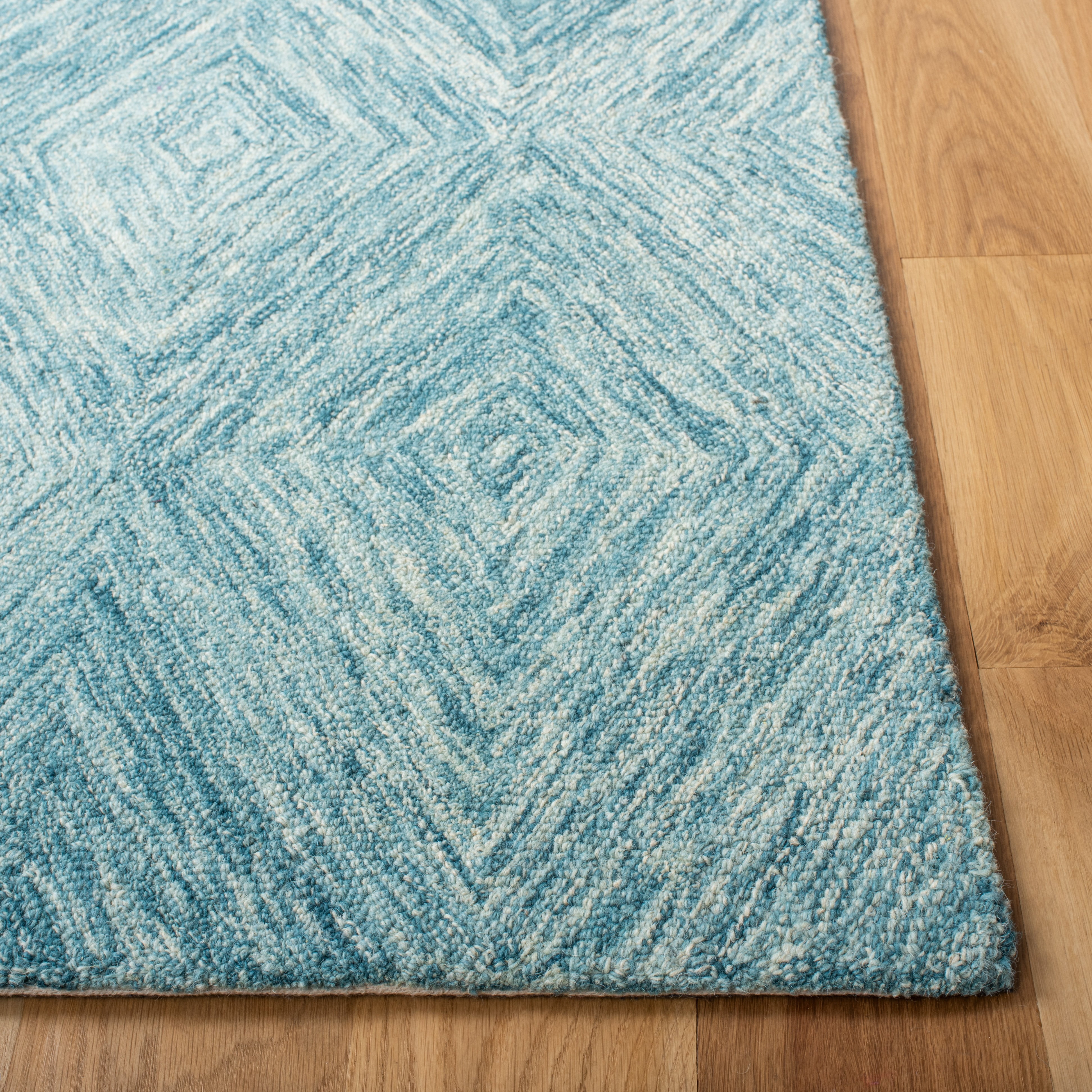 SAFAVIEH Metro Avalon Diamond Area Rug, Light Blue, 4' x 6'