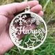 thumbnail image 5 of Bola de copo de nieve navideña personalizada con diferentes nombres, adorno de madera navideño personalizado con nombre, regalo de Navidad para el hogar, 5 of 5