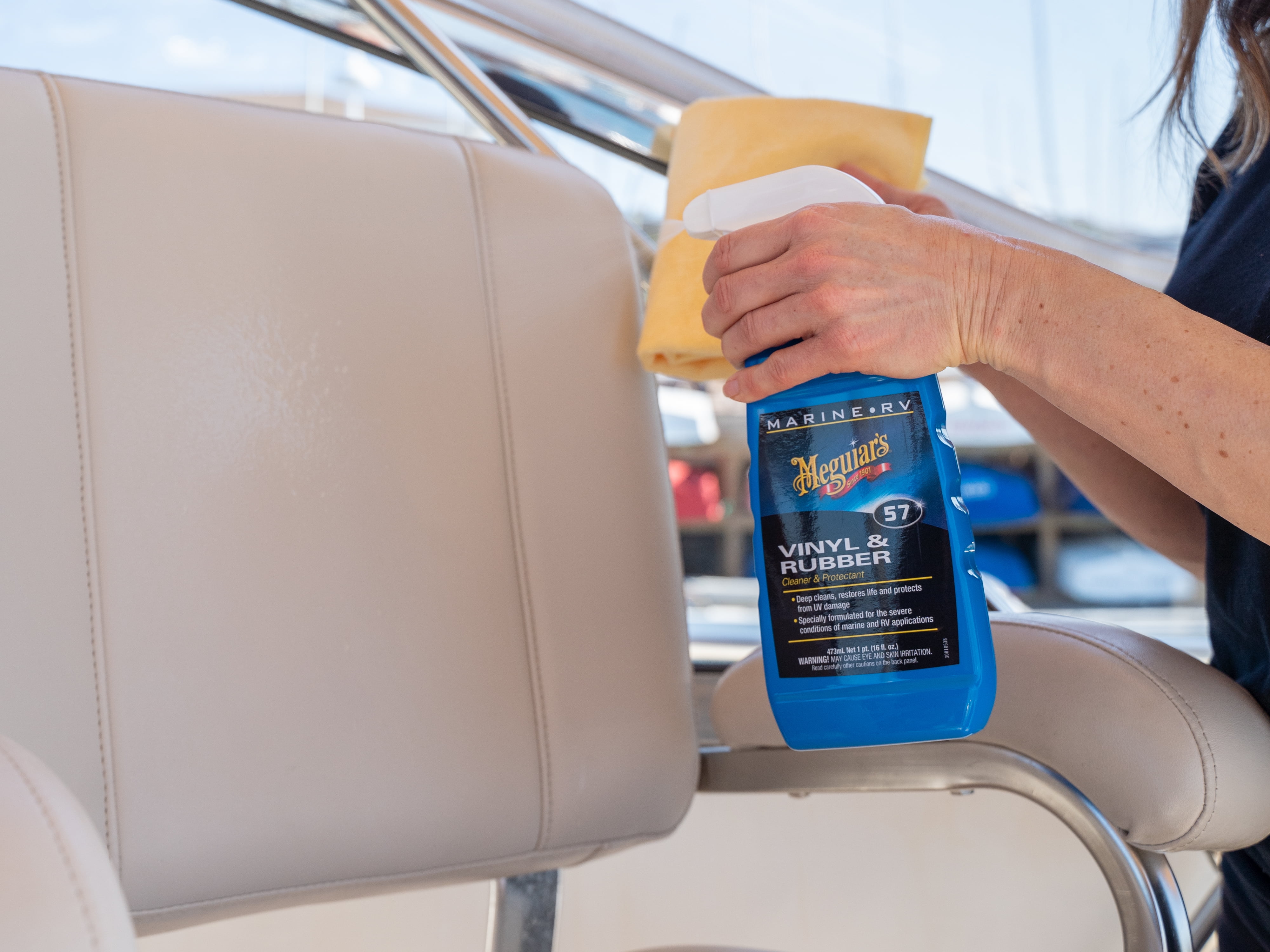 Meguiar's M5716 Marine/RV Vinyl & Rubber Cleaner & Protectant, Boat Vinyl Cleaner & Protectant, Revitalize Plastic and Rubber with an Easy-to-Use Non-Greasy Formula, 16 Fl Oz Spray Bottle