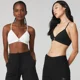 thumbnail image 2 of Sujetador deportivo sexy con escote en V para mujer de Alo, top de yoga triangular para correr con almohadilla para el pecho desmontable, ropa interior de fitness, 2 of 5