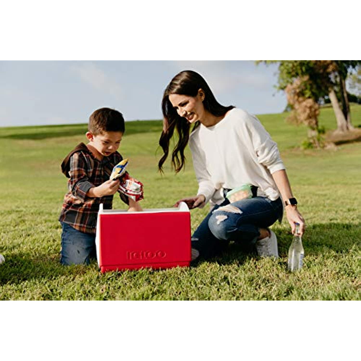 Igloo Red/White, Playmate Pal 7 Quart Personal Sized Cooler, 11.75 x 8.25 x 12-Inch, 7 Qt