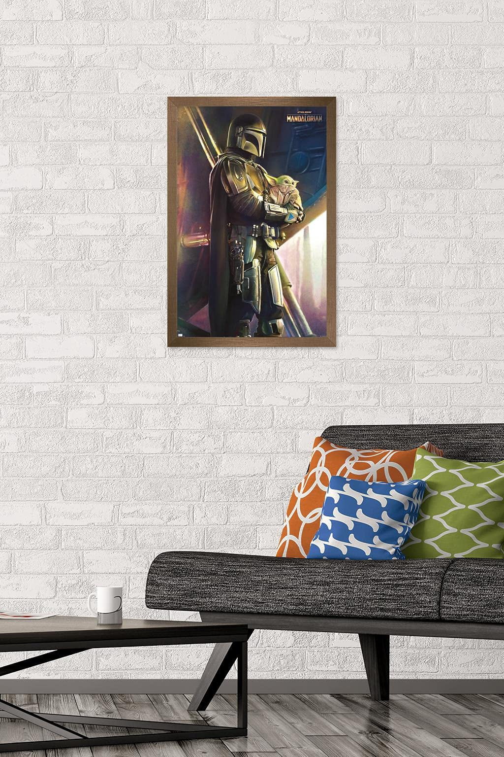 Star Wars: The Mandalorian - Held Wall Poster, 14.725" x 22.375", Framed