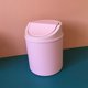 thumbnail image 5 of Mini Cubo de Basura de Mesa - Plástico, 2L de Capacidad - para Cocina/Salón, Elegante y Compacto, Fácil de Limpiar, 5 of 7
