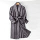 thumbnail image 1 of Batas para hombre, moda, color sólido y pantalones de dormir de terciopelo, pijamas sueltos gruesos y cálidos, pijamas de poliéster para hombre., 1 of 3