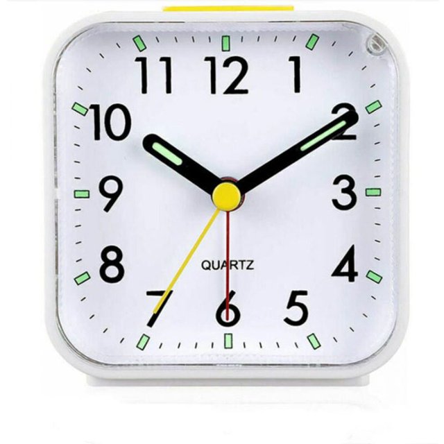 Despertador analógico silencioso sin tictac, despertador suave, pitidos, aumento de volumen, función de repetición y luz a batería, fácil configuración, color blanco